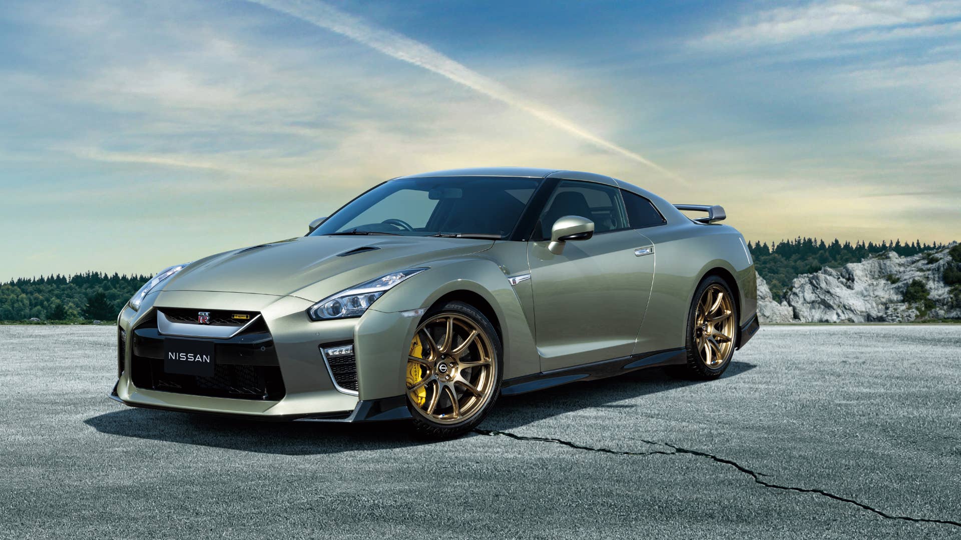 自動車 NISSAN GTR Nissan GT-R T-spec comes with a Godzilla green interior - Autoblog